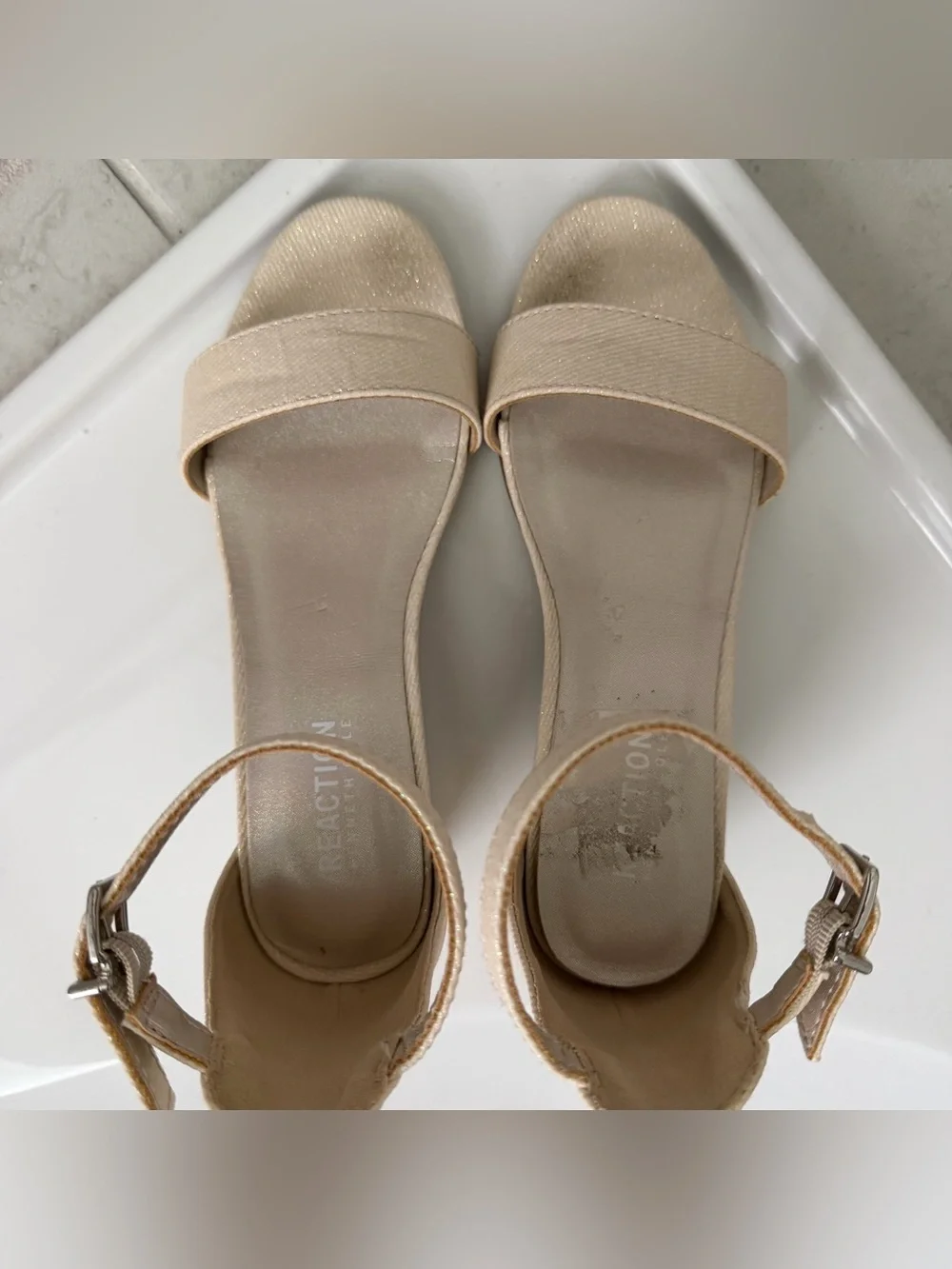 Reaction Kenneth Cole Girls Neutral Beige Ankle Strap Block Heel Sandals Size 1